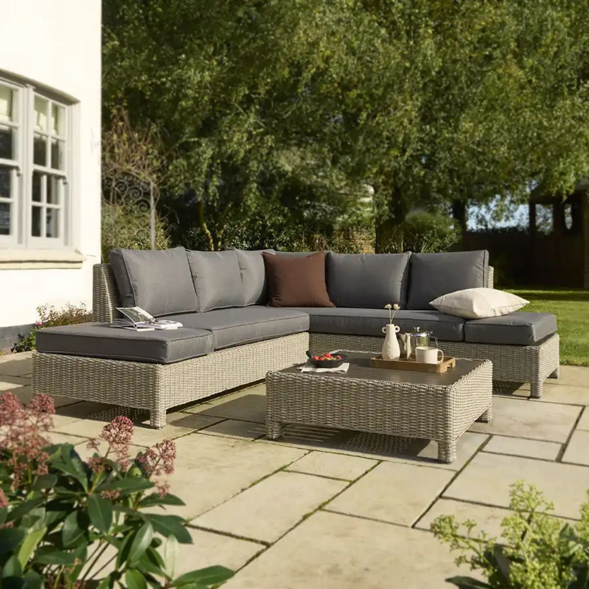 Kettler Palma Signature Low Lounge Garden Furniture Set in Whitewash - Old Railway Line Garden Centre