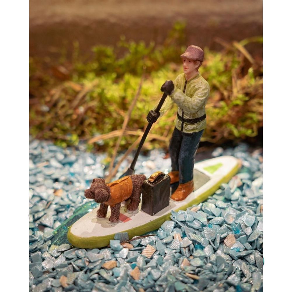 Luville Collectables 10cm Christmas Village Molendam Paddleboarding (2 Pieces)