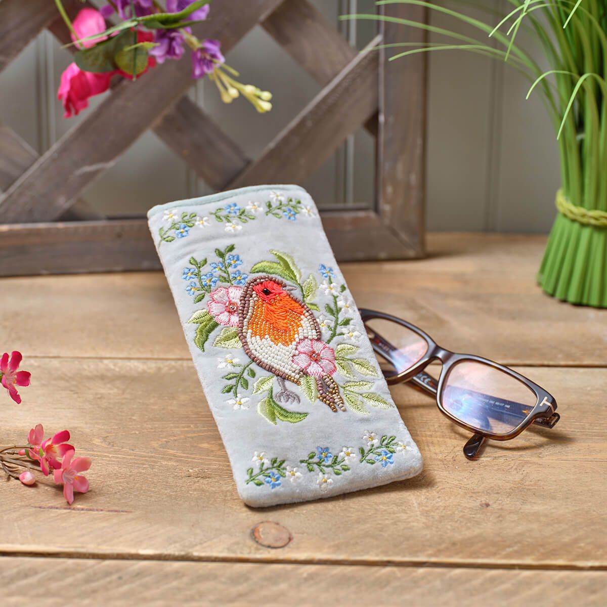 Richard Lang 19cm Robin & Flower Embroidery Glasses Case
