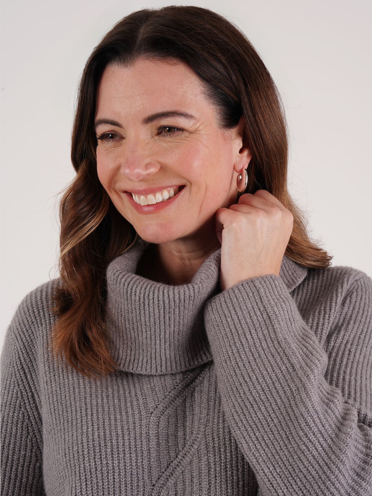 TIGI 10/12 Grey Flint Cable Detail Cowl Neck Jumper - T25-16F