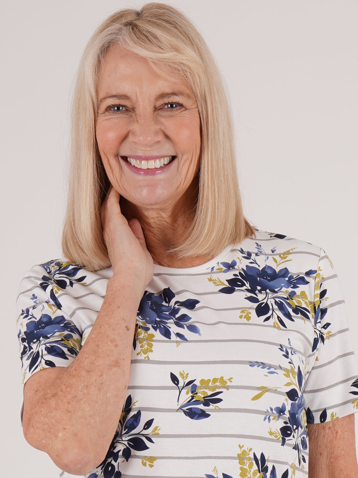 TIGI 18/20 Ivory Stripe Floral Short Sleeve Top - T25-31C