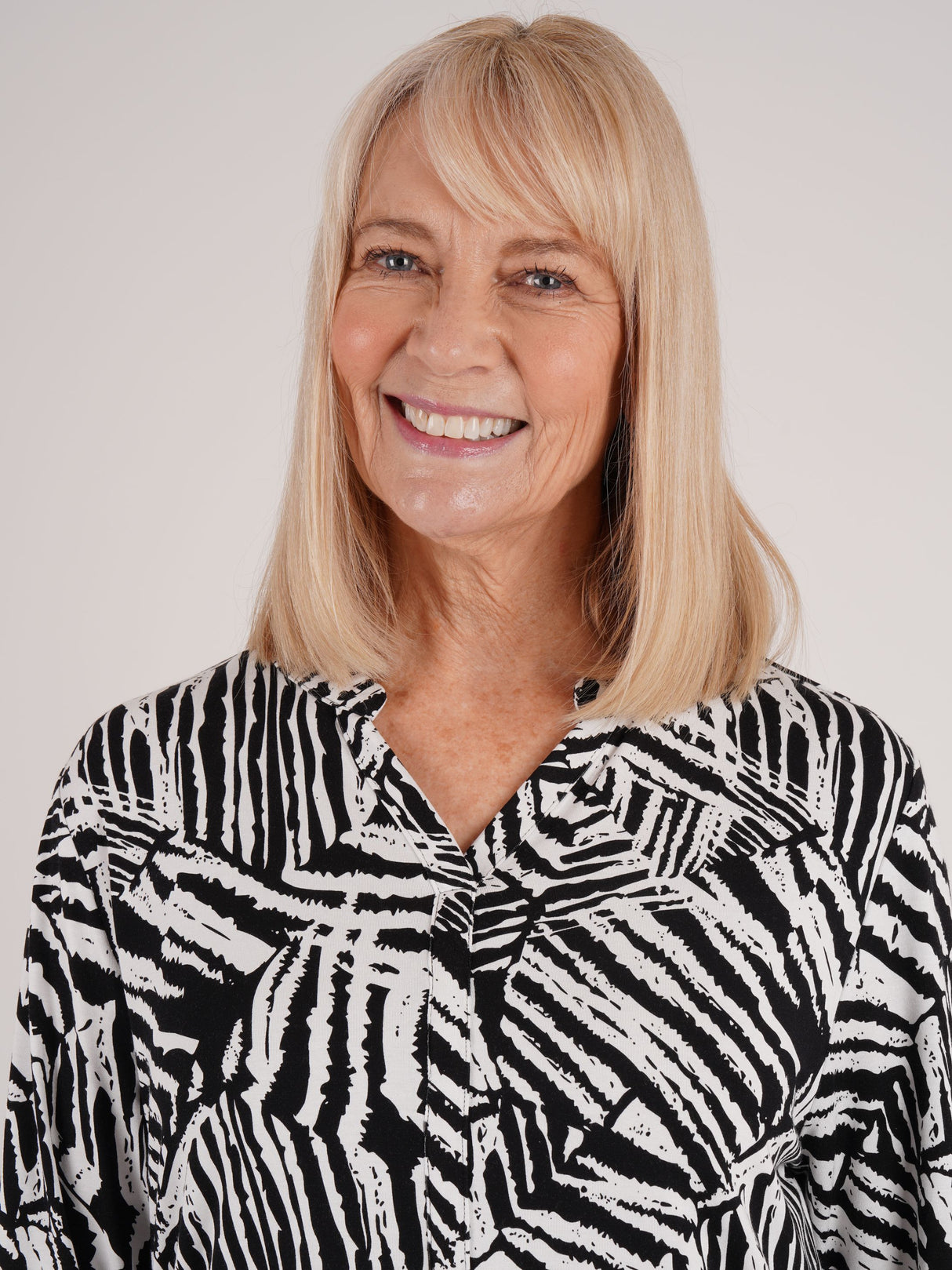 TIGI 10/12 Black/White Zebra Notch Top - T25-31D