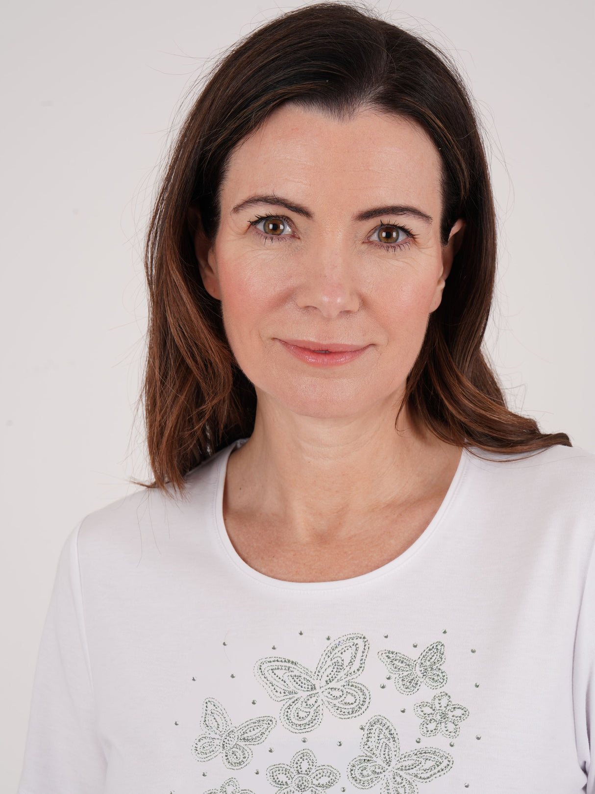 TIGI 14/16 White Butterfly Floral Embellished Short Sleeved Top - T25-38D