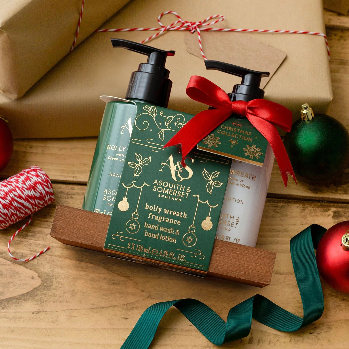 A & S 130ml Holly Wreath Hand Care Caddy Gift Set