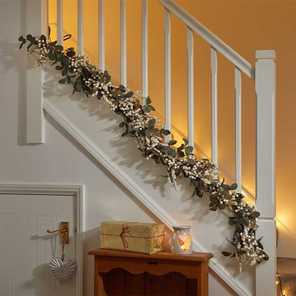 Three Kings 180cm WinterBerry Garland