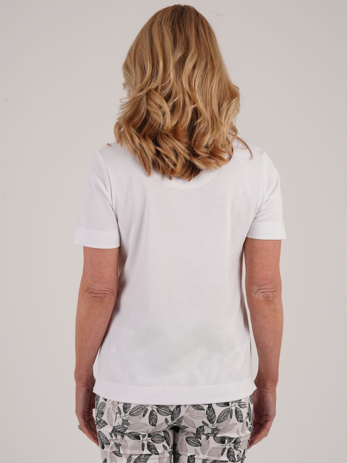 TIGI 10/12 White Crew Neck Leaf Print Placement Top - T25 - 42A - Old Railway Line Garden Centre