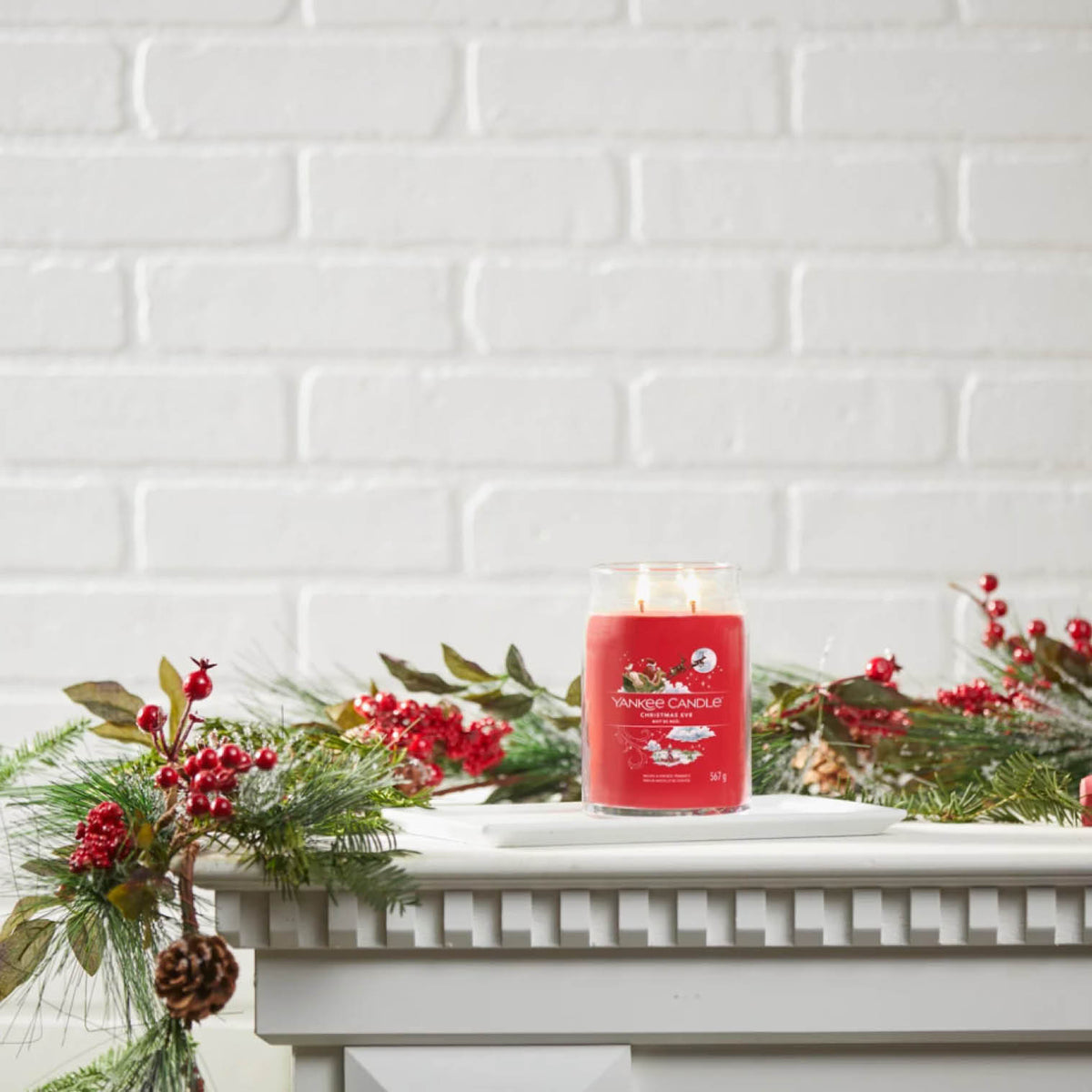 Yankee Candle 567g Christmas Eve Signature Jar Candle