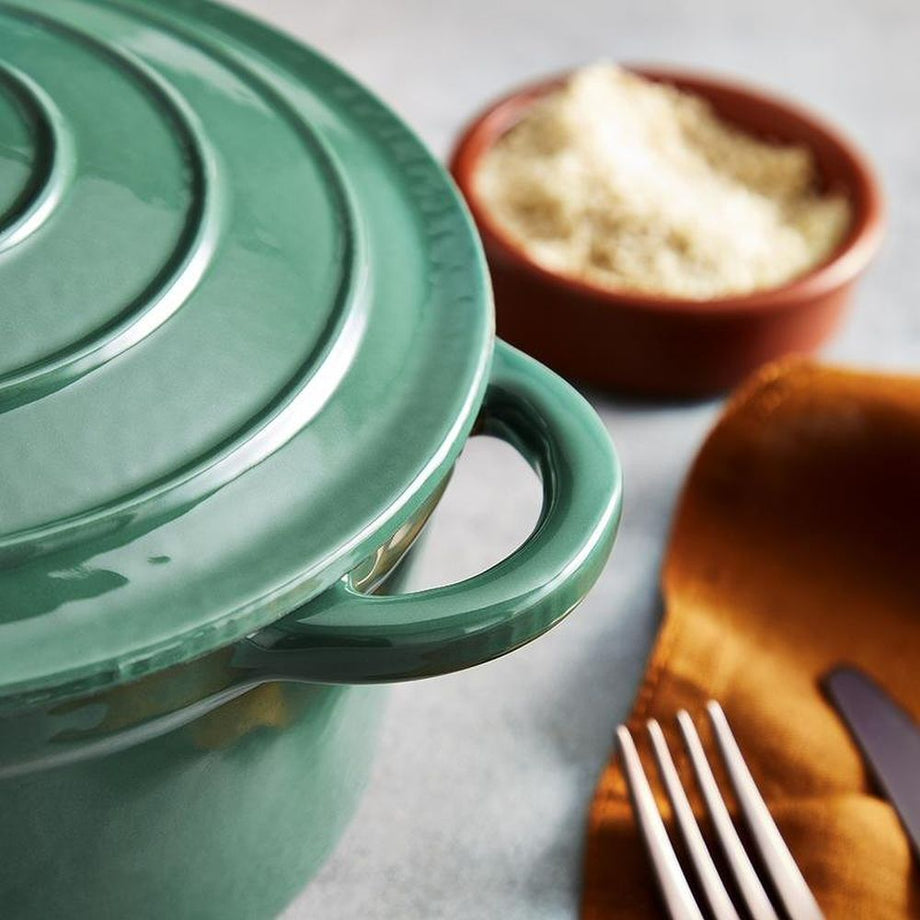 Barbary & Oak Cast Iron 24cm Round Casserole Dish