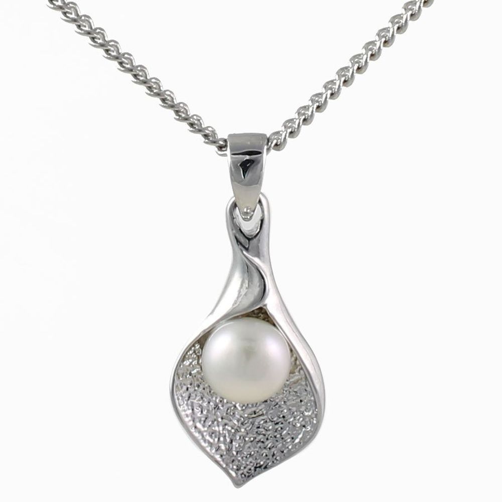Lila Jewellery 16" Freshwater Pearl Lily Pendant