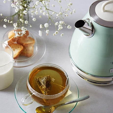 Ariete 1.7 Litre Cream Vintage Kettle - Old Railway Line Garden Centre