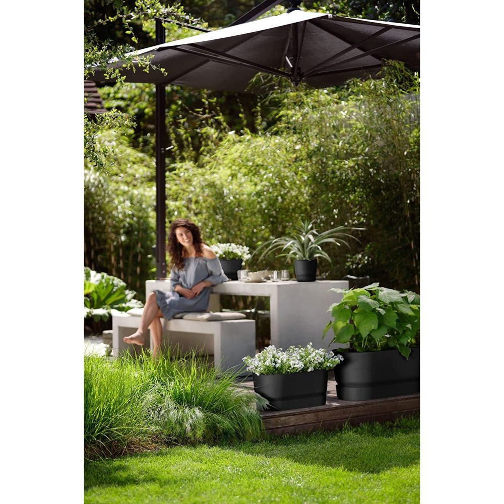 Elho 18cm Living Black Greenville Round Planter - Old Railway Line Garden Centre