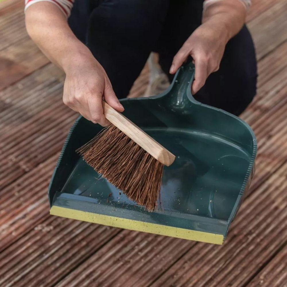Gardman Dustpan & Brush - Old Railway Line Garden Centre