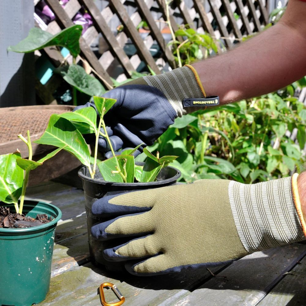 Treadstone ClipGlove Green Weeding Gloves - Medium - Old Railway Line Garden Centre